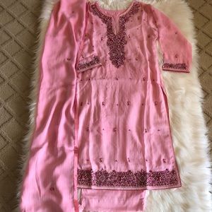 Pakistani salwar kameez